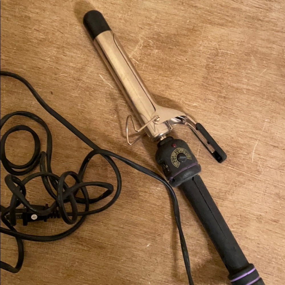 HOT TOOLS CURLING IRON
